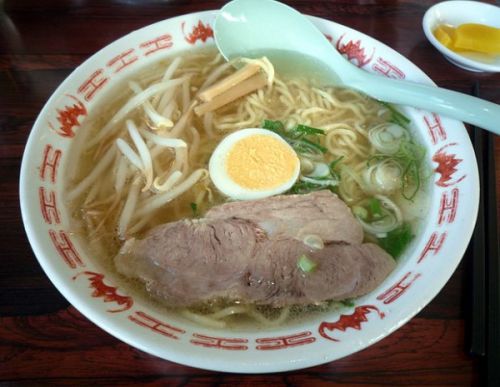 なぜ豚骨ラーメンに比べて鶏骨ラーメン、牛骨ラーメンが圧倒的に少ないのか
