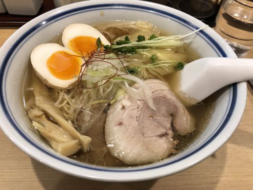 「ダシの王の中の王」利尻昆布使用の無化調ラーメン「くろおび」