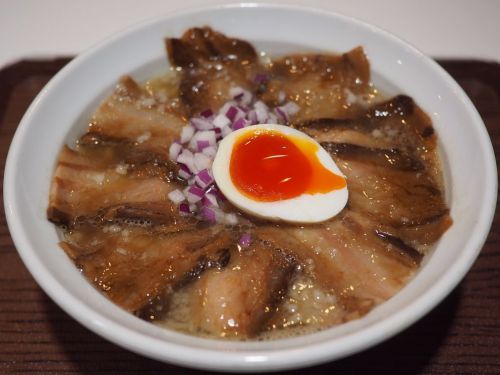 幻のブランド豚のトロトロバラチャーシューがこれでもかと乗った限定煮干しラーメン! 谷町四丁目 「麺とかき氷 ドギャン 谷四店」