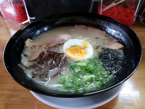 昔ながらの北九州ラーメン 豚愛想