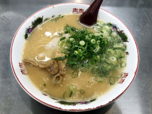 味の名門 守山店 / 現実と幻想の狭間にある「らしさ」・・・特製ラーメン @滋賀県守山市