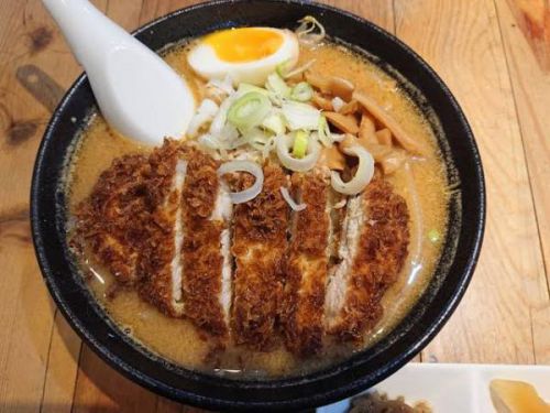 おっさん「ラーメンはあっさりした醤油ベースのラーメンが一番いい」←これ嘘だろ