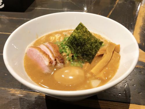 テレビ放映後に大行列が出来た濃厚な魚介豚骨ラーメン【俺の空 池袋店】 - ペンちゃんのラーメンブログ