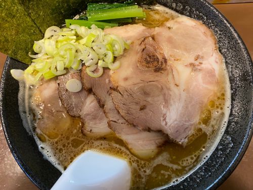 年6月オープン 大判のチャーシューがうまそうな家系ラーメン 麺処 宥乃 小田急相模原 家系ラーメンマン ラーメン 美味らぼ