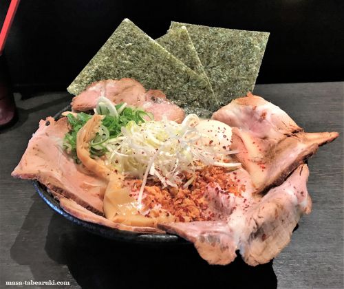 インパクトと食べ応えアリ!!ラーメンこんじき深草店の「鶏白湯塩(特製)」