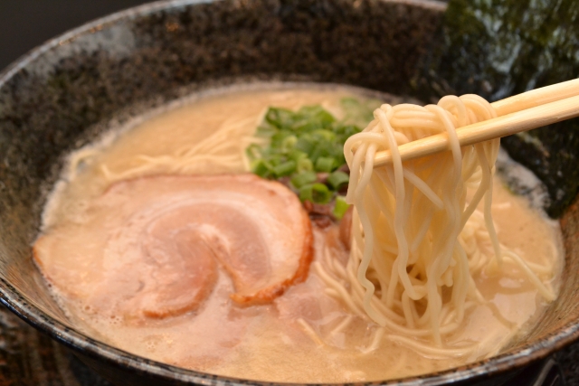 限定「ピリ辛牛バラ牛ぼう麺温玉のっけ」900円@ほっこり中華そば もつけ